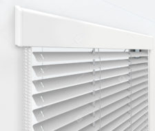 Жалюзи Изолайт 16 мм на пластиковые окна - цвет серебристый металлик