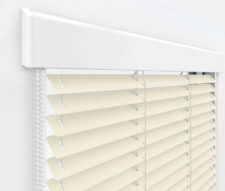 Жалюзи Изолайт 25 мм на пластиковые окна - цвет светлая слоновая кость