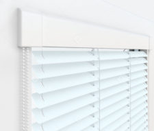 Жалюзи Изотра 25 мм на пластиковые окна - цвет голубой